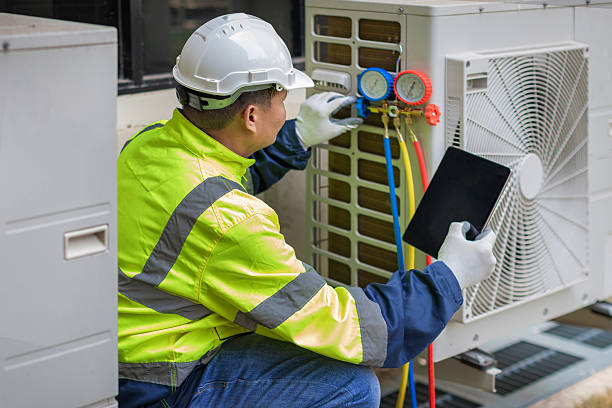 Professional Hvac technician working in Wellington, FL
